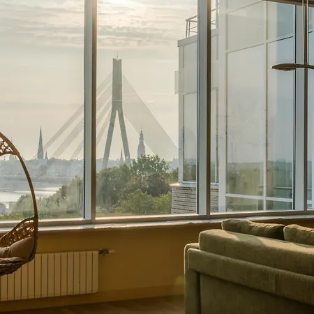 Islande With Free Parking 4*