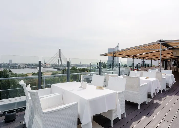 Islande With Free Parking