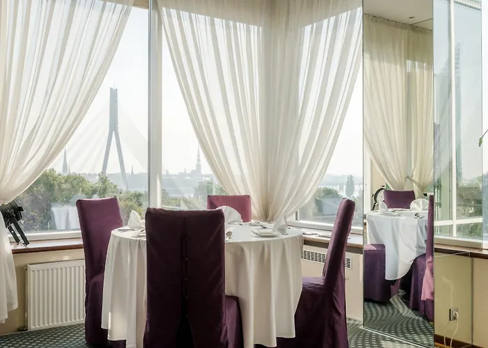 Hotel Islande With Free Parking