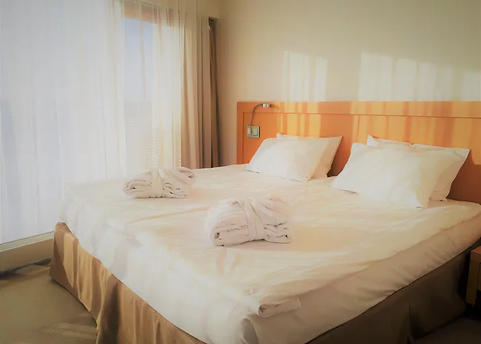 Islande With Free Parking 4*