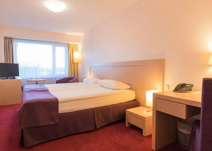 Hotel Islande With Free Parking 4*