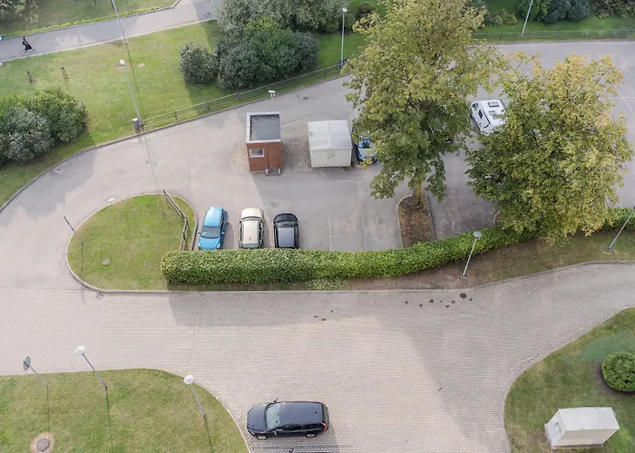 Islande With Free Parking 4*