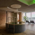 Islande With Free Parking 4*