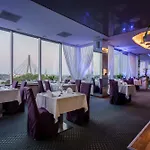Hotel Islande With Free Parking 4*