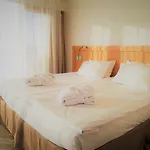 Islande With Free Parking 4*