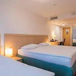 Islande With Free Parking 4* Riga