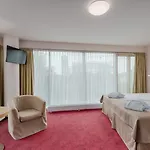 Islande With Free Parking 4*