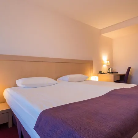 Islande With Free Parking 4* ريغا