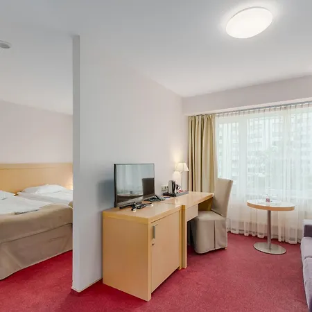 Islande With Free Parking 4* ריגה