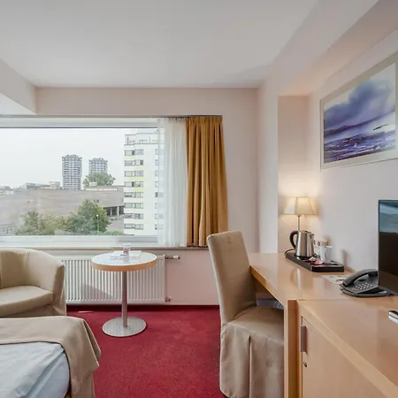 Islande With Free Parking 4*
