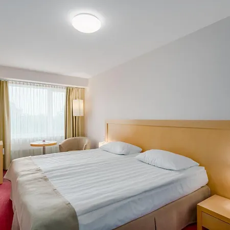 Hotel Islande With Free Parking 4*