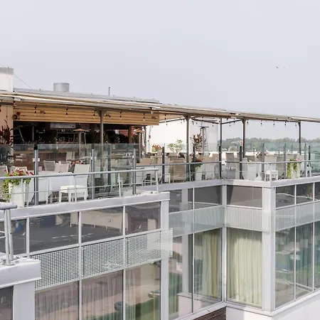 Hotel Islande With Free Parking 4*