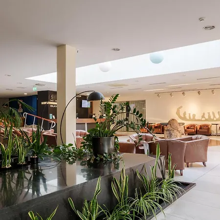 Отель Islande With Free Parking 4*