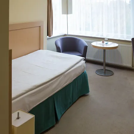 Hotel Islande With Free Parking
