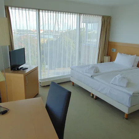 Islande With Free Parking Hotel