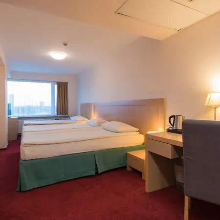 فندق Islande With Free Parking 4*