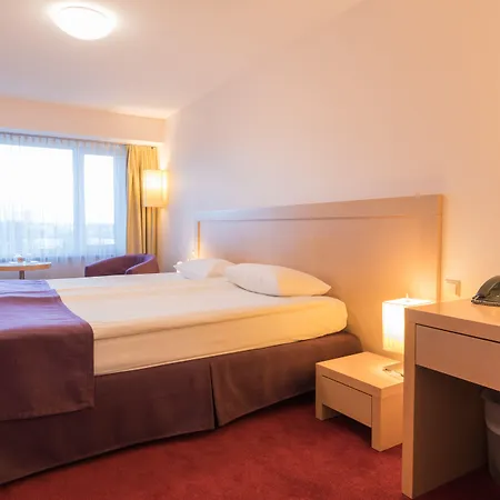 فندق Islande With Free Parking 4*