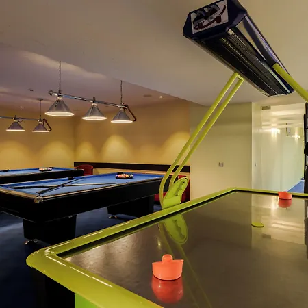 Hotel Islande With Free Parking 4*