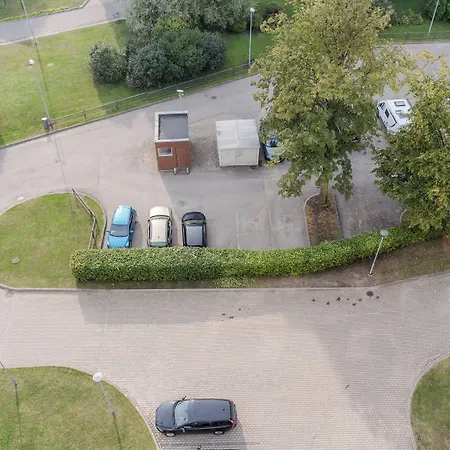 Islande With Free Parking 4*