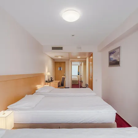 Islande With Free Parking Hotel 4*