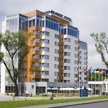 מלון Islande With Free Parking 4*
