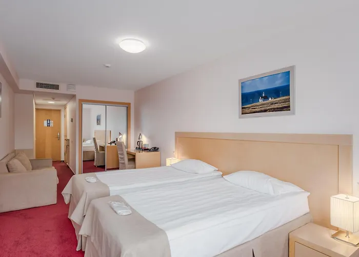 Islande With Free Parking Готель