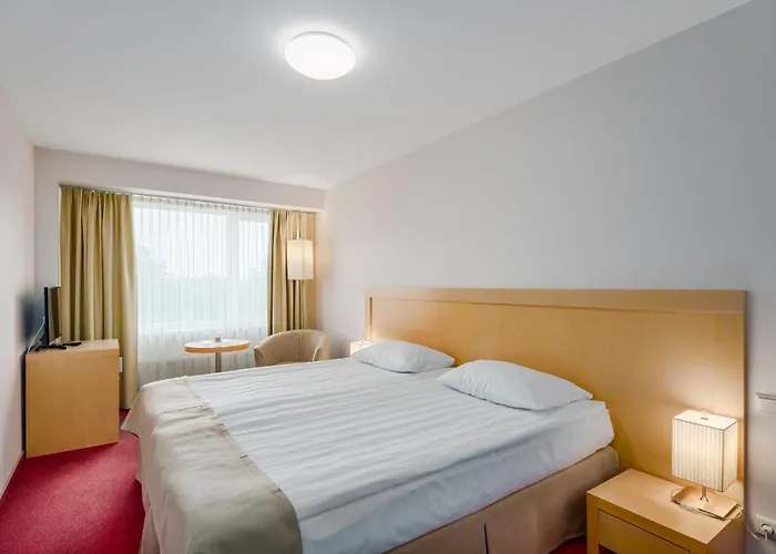 Ξενοδοχείο Islande With Free Parking 4*