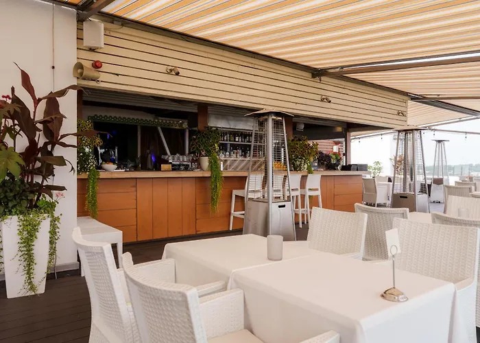 Islande With Free Parking