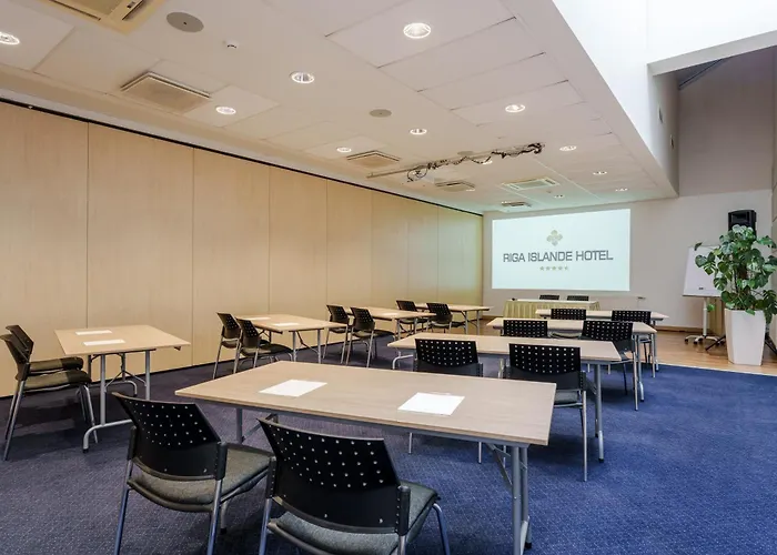 Islande With Free Parking Готель 4*