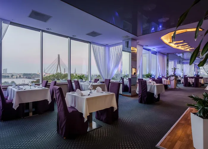 Hotel Islande With Free Parking 4*