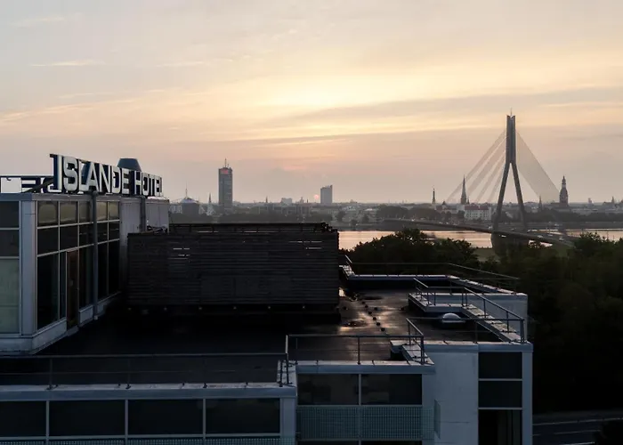 Ξενοδοχείο Islande With Free Parking 4*