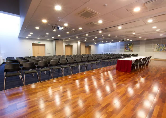 Islande With Free Parking 4*