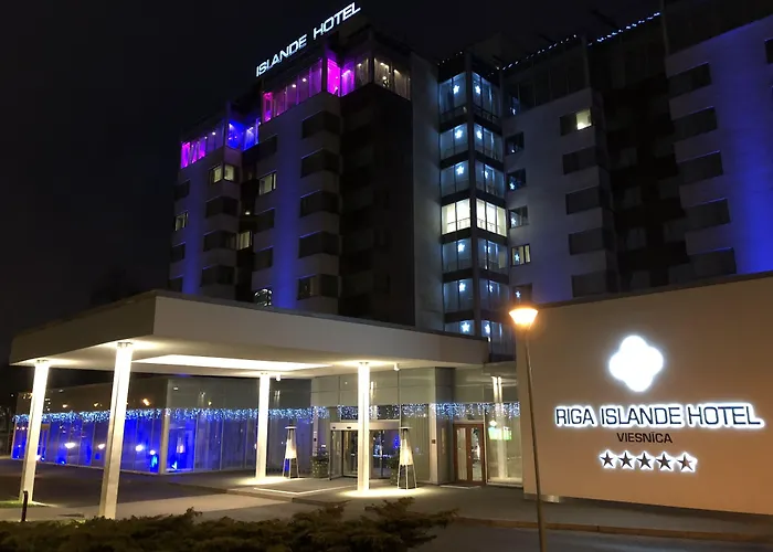 Hotel Islande With Free Parking 4*