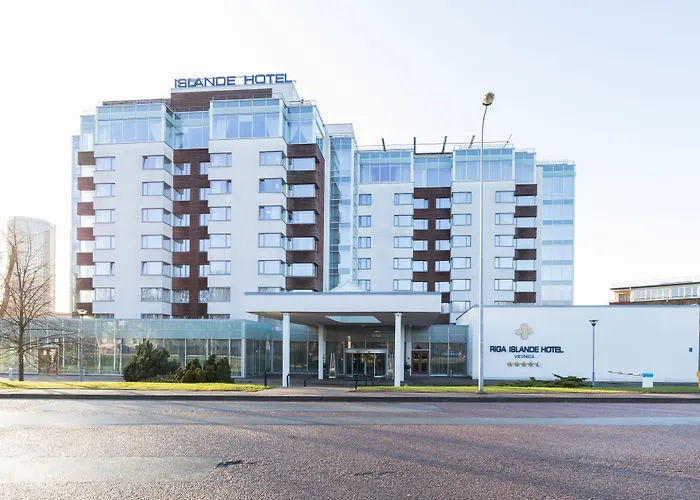 Islande With Free Parking 4*