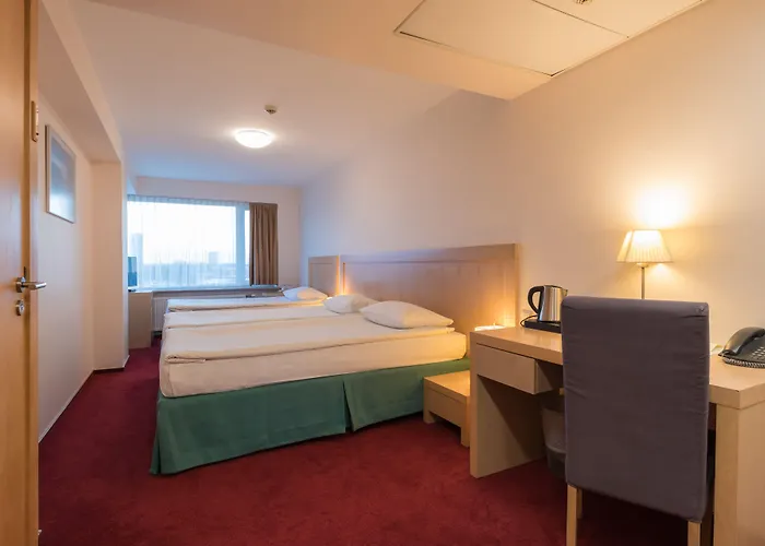 Hotel Islande With Free Parking 4*