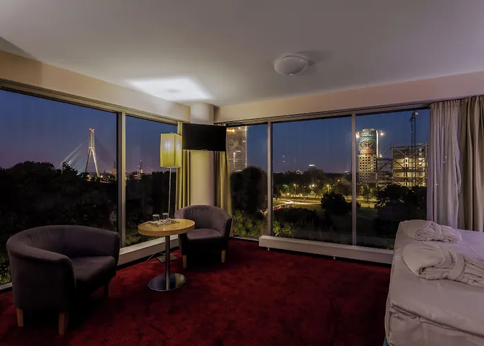 Hotel Islande With Free Parking