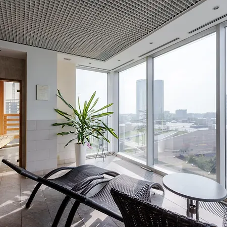 Islande With Free Parking Hotel