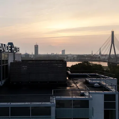 Hotel Islande With Free Parking 4*