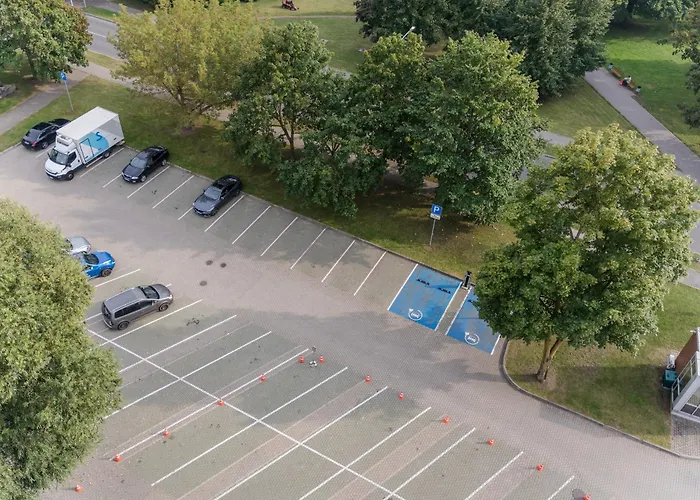 Hotel Islande With Free Parking