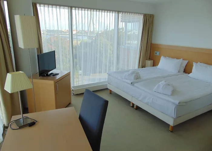 Islande With Free Parking Hotel