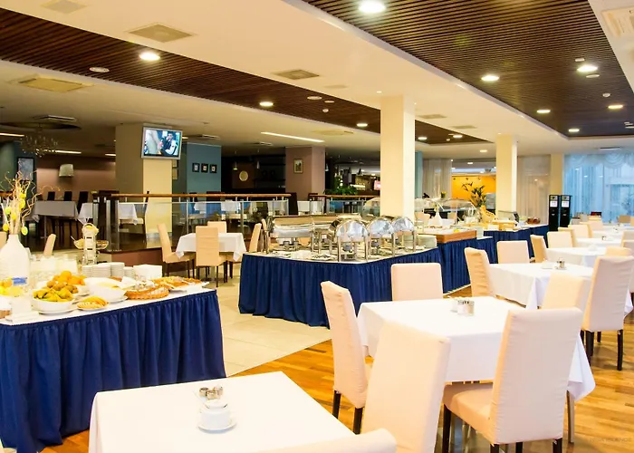 Hotel Islande With Free Parking