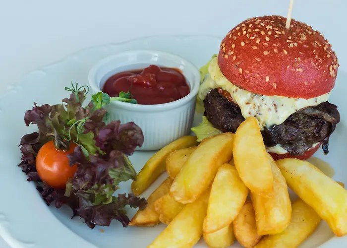 Hotel Islande With Free Parking 4*