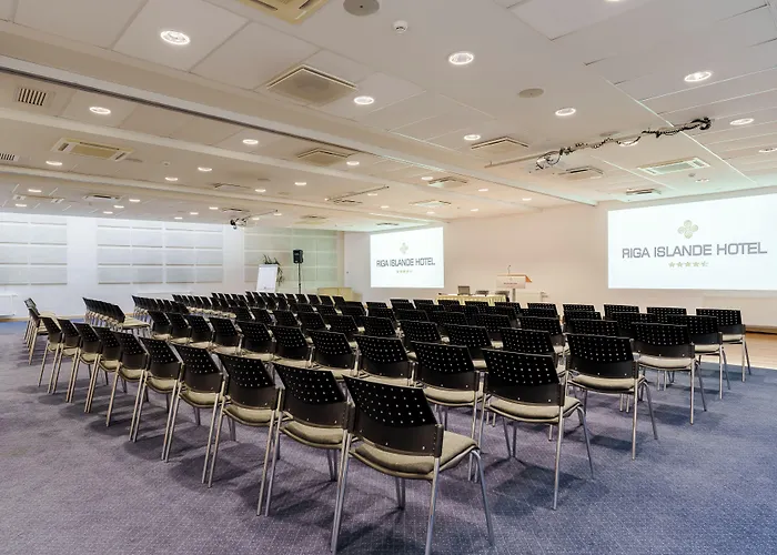 Hotel Islande With Free Parking 4*