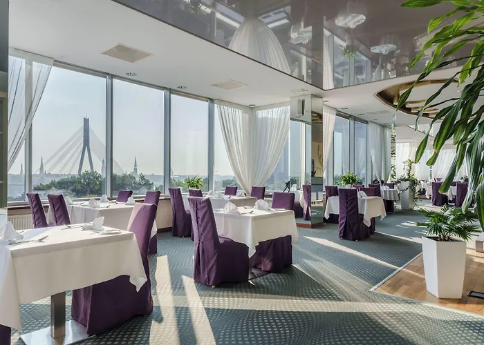 Hotel Islande With Free Parking 4*