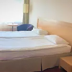Готель Islande With Free Parking