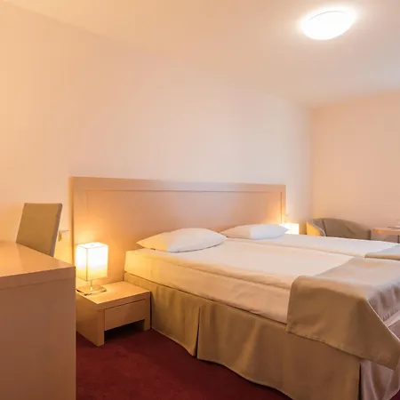 Islande With Free Parking Hotel