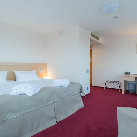 Islande With Free Parking Hotel
