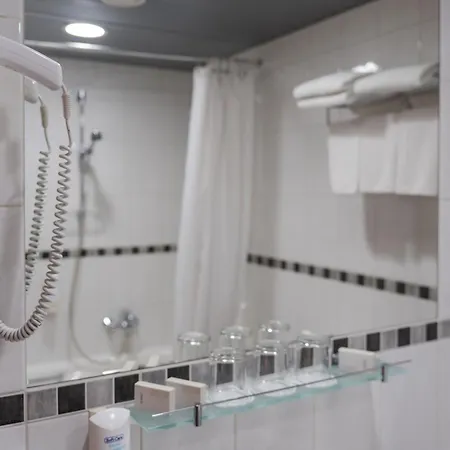 Hotel Islande With Free Parking Riga