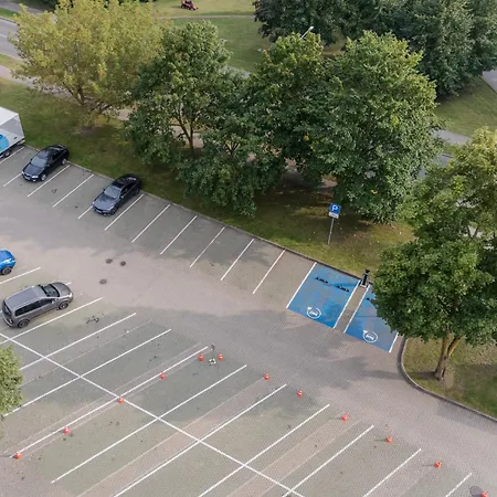 Hotel Islande With Free Parking