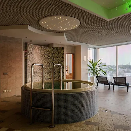 Islande With Free Parking 4*